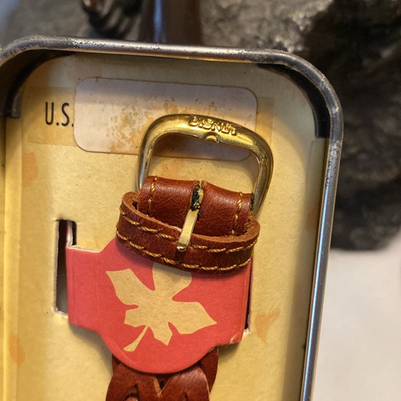 Vintage Disney Pocahontas watch with box - Picture 8 of 11